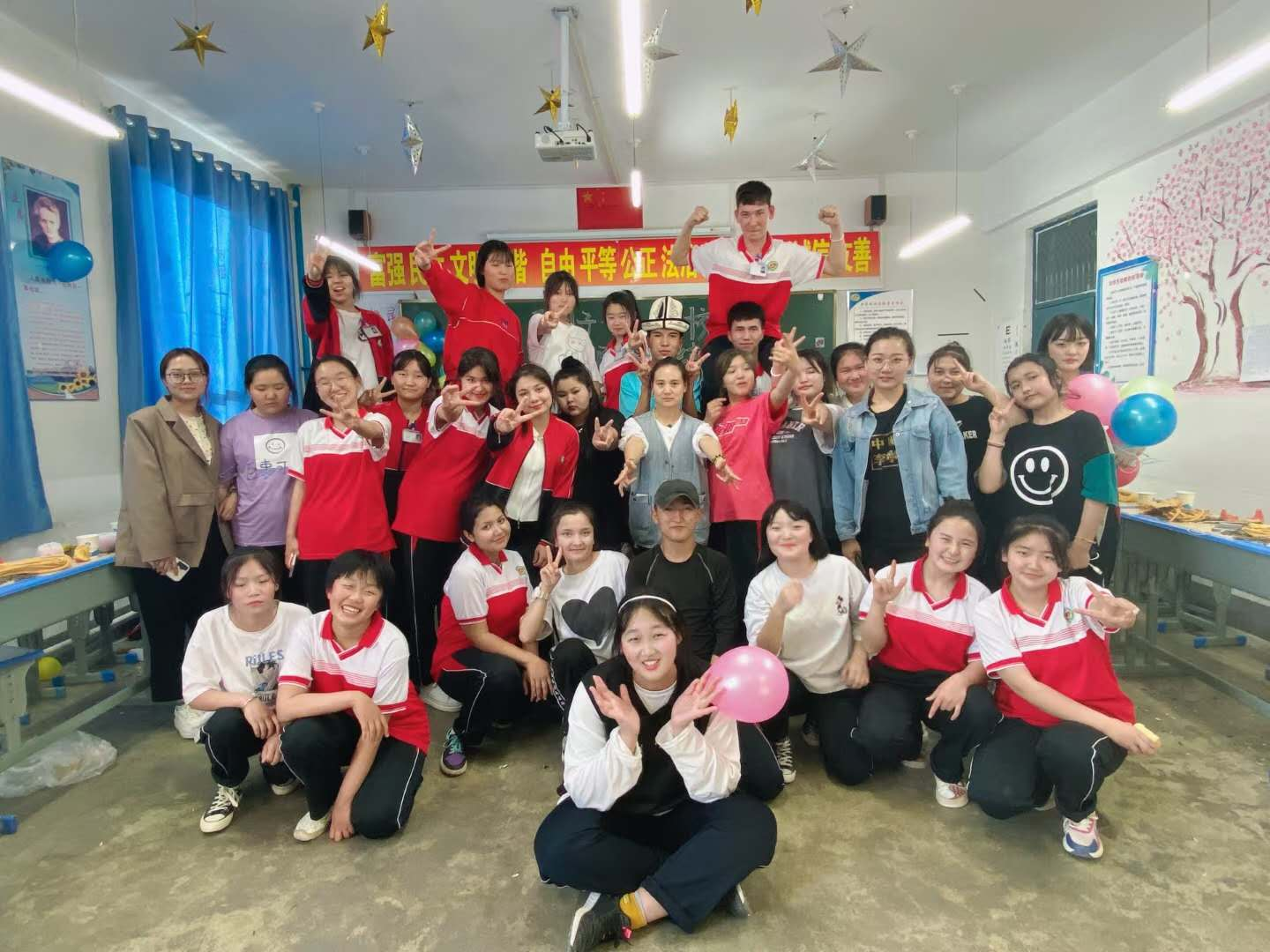 民族团结一家亲 师生同过肉孜节 ----石河子中山中等职业技术学校民族团结一家亲活动掠影